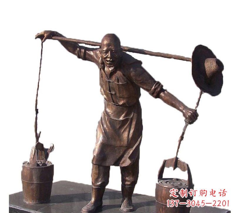 沈阳挑扁担的老人铜雕