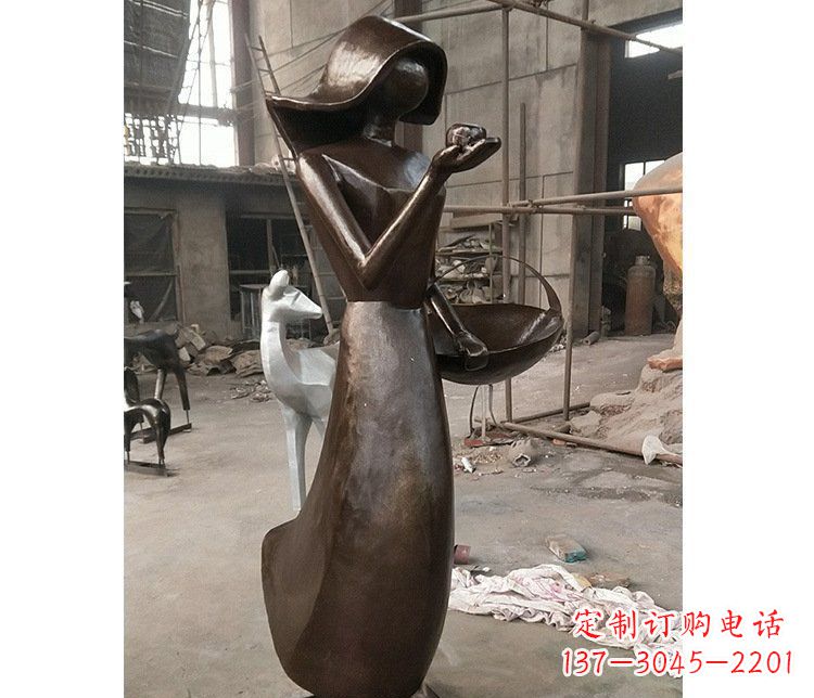 沈阳铜雕逛街女孩人物雕塑