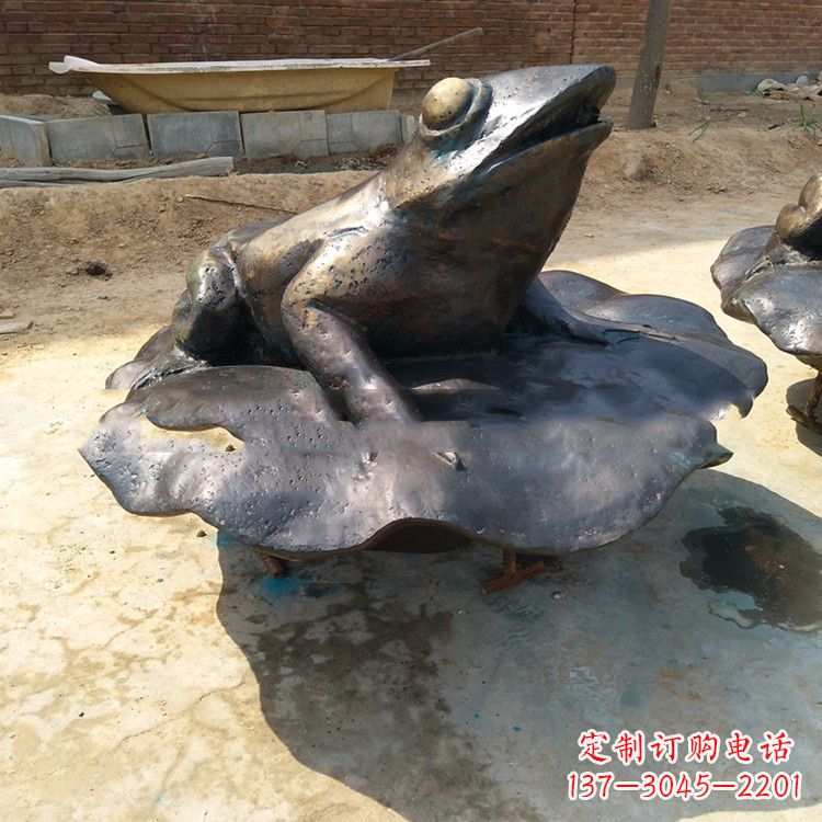沈阳铜雕青蛙喷水雕塑
