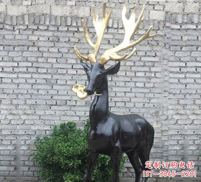 沈阳铜雕衔灵芝的梅花鹿
