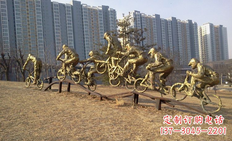 沈阳玩花样自行车人物铜雕