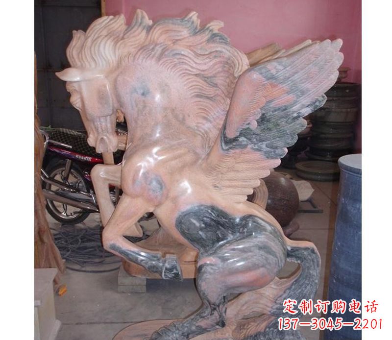 沈阳晚霞红奔马石雕
