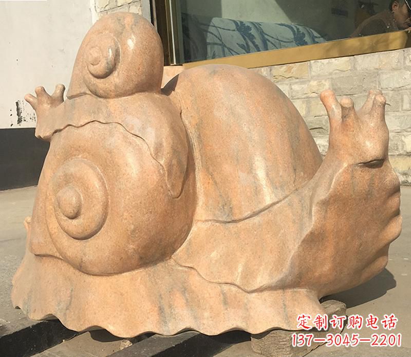 沈阳晚霞红大型蜗牛母子雕塑