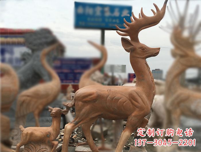 沈阳晚霞红动物驯鹿公园石雕