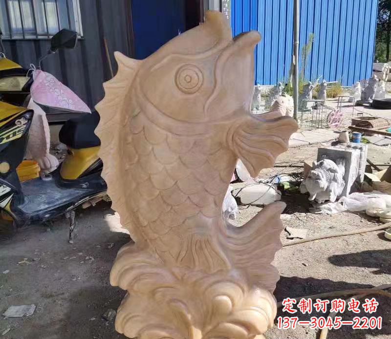 沈阳晚霞红喷水鲤鱼石雕
