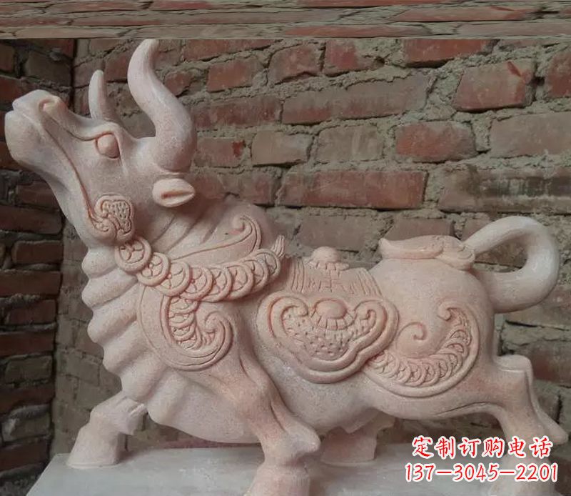 沈阳晚霞红小牛雕塑