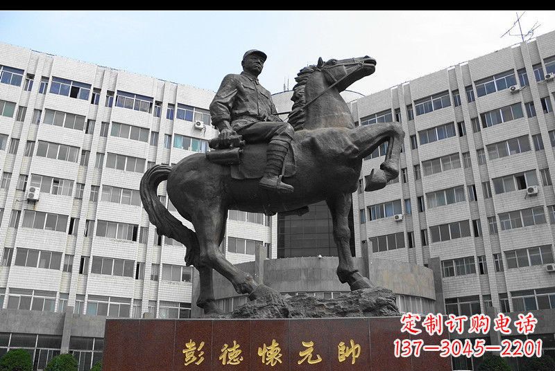 沈阳伟人彭德怀元帅铜雕