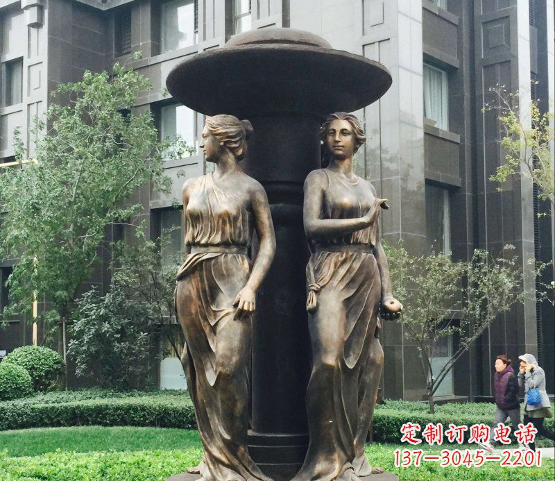 沈阳小区西方女人人物铜雕