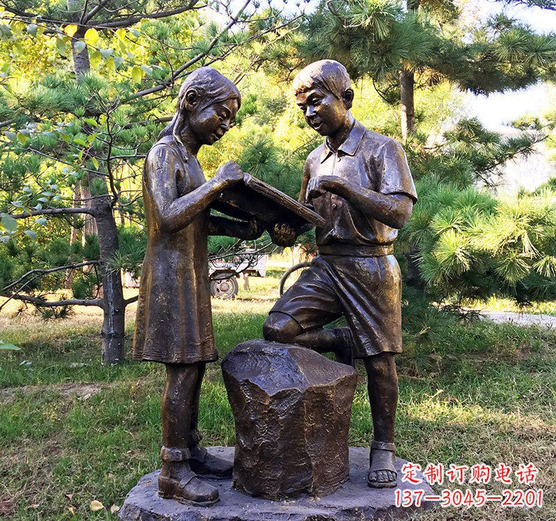 沈阳校园读书的学生铜雕