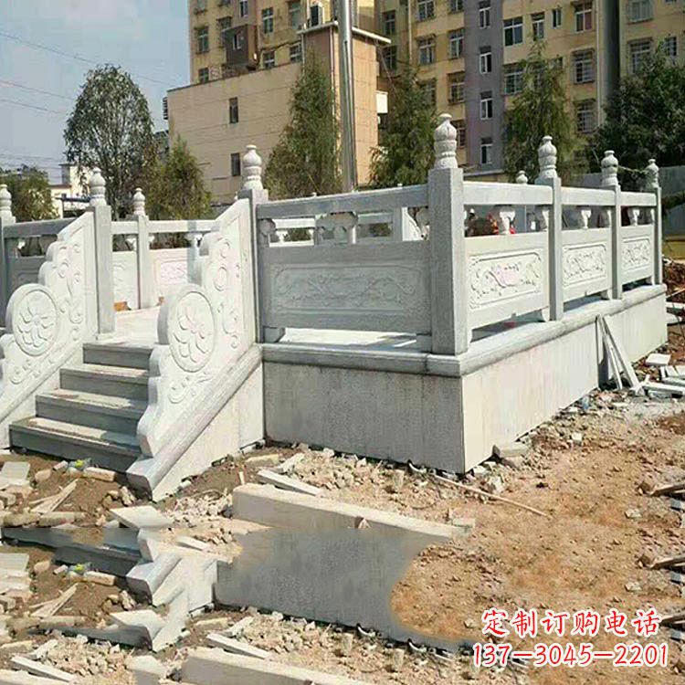 沈阳校园青石升旗台