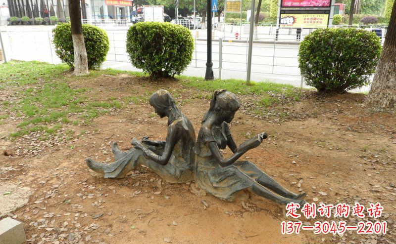 沈阳校园坐着看书的女孩人物铜雕