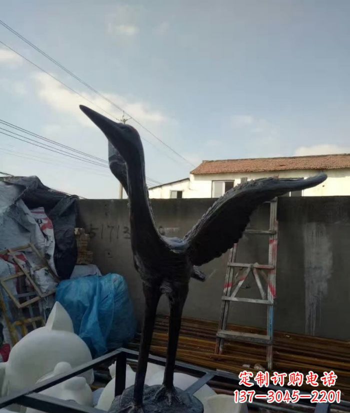 沈阳展翅仙鹤铜雕 (2)