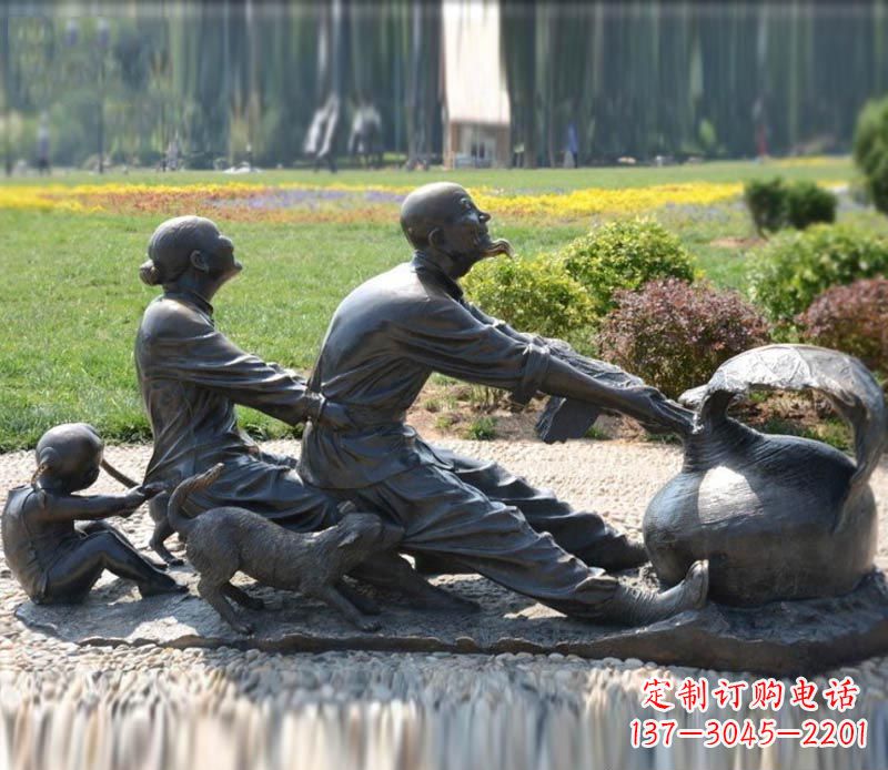 沈阳祖孙三人拔萝卜铜雕